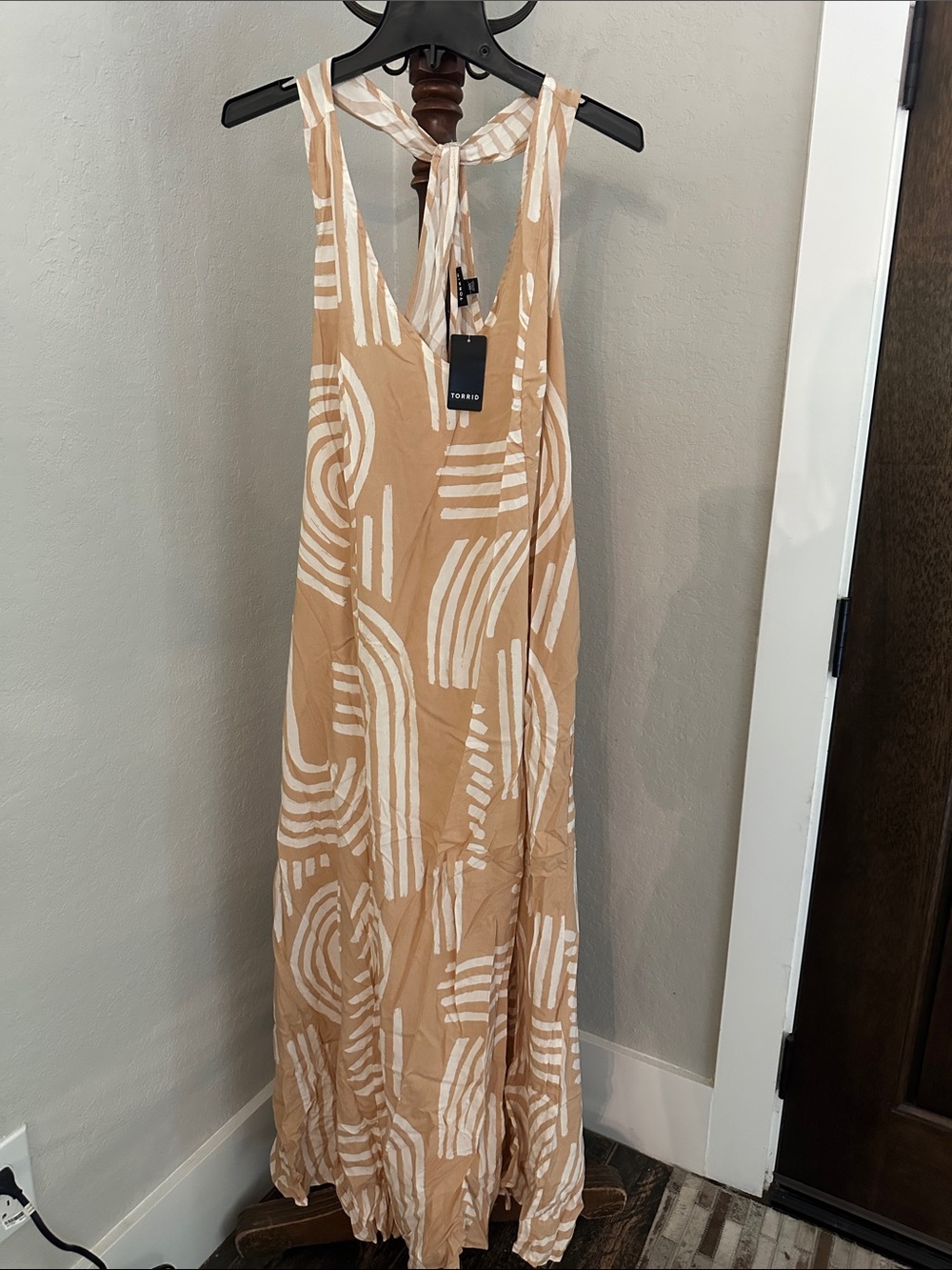 Torrid Beige & White Abstract Challis Twist Tie-Back Maxi Dress 00 M/L 10